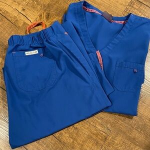 Med Couture medium scrub set